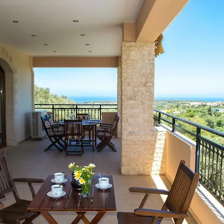 Tinadora Villa
