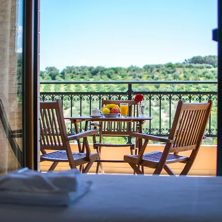 Tinadora Villa *